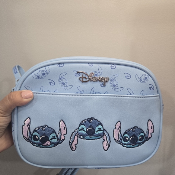 Disney’s Stitch Camera BagLight blue camera bag featuring Stitch, a chain strap - Picture 3 of 7